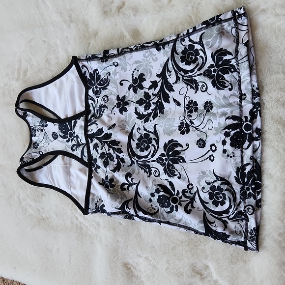 Danskin Now Women's Athletic top size small - Picture 4 of 6